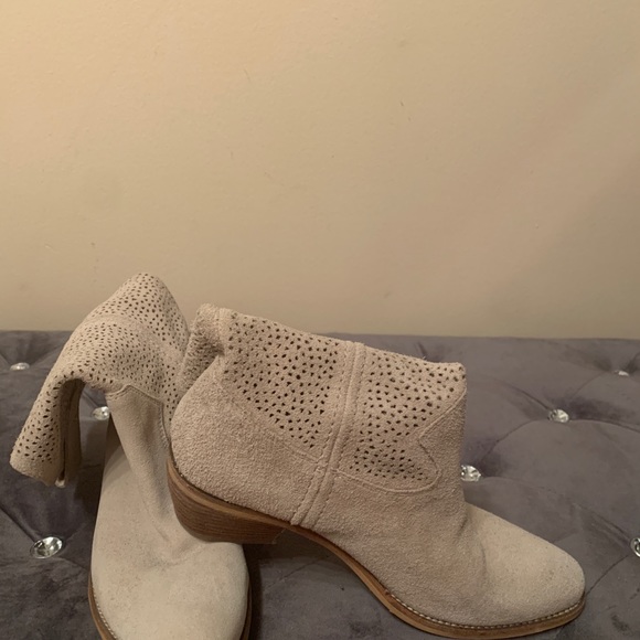 BCBGeneration Booties- Beige -Size 8 - Picture 2 of 4